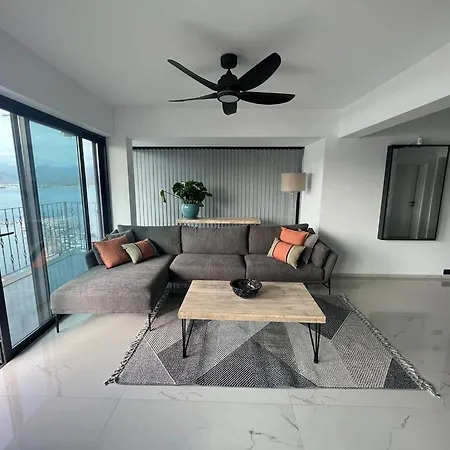 Luxury Sea View Flat By Lookbookholiday
