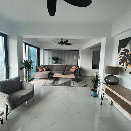 Luxury Sea View Flat By Lookbookholiday ヴィラ *